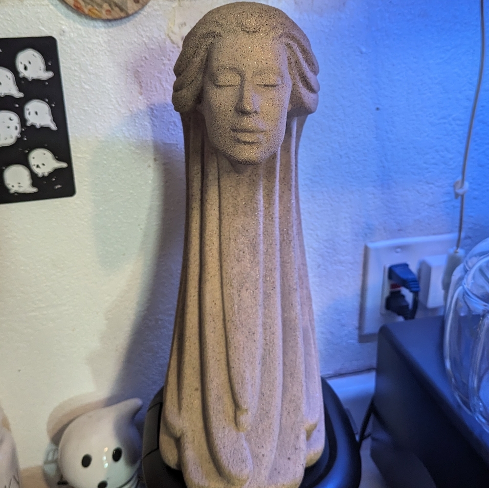 Pending LARGE Woman in the Wind Post Modern Ceramic Vintage Decor Statue - Picture 3 of 9